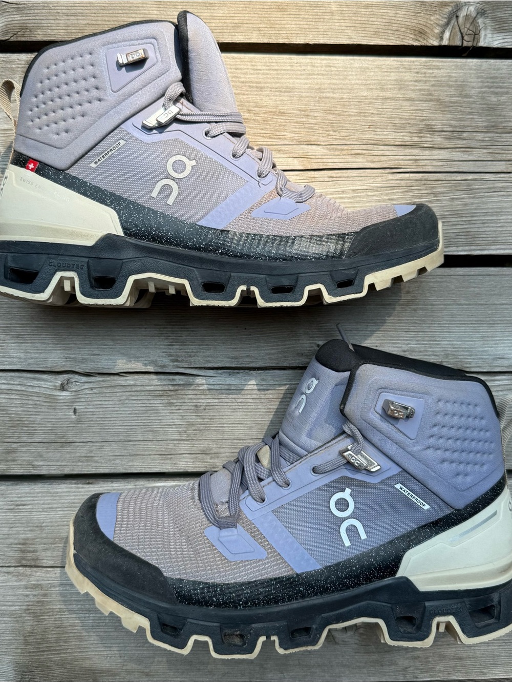 On Running Men's Waterproof Trail Boots in Gray and Black - Picture 6 of 7